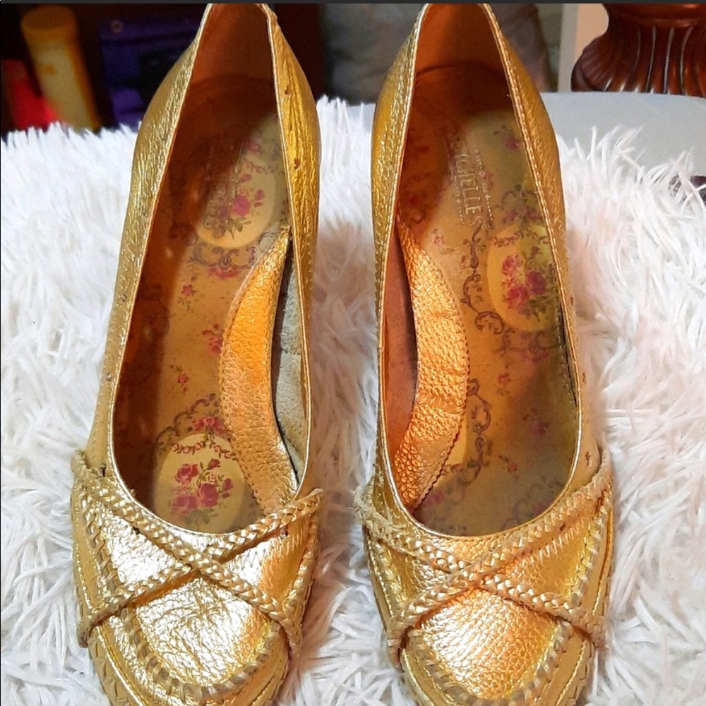 Gold Seychelles pumps